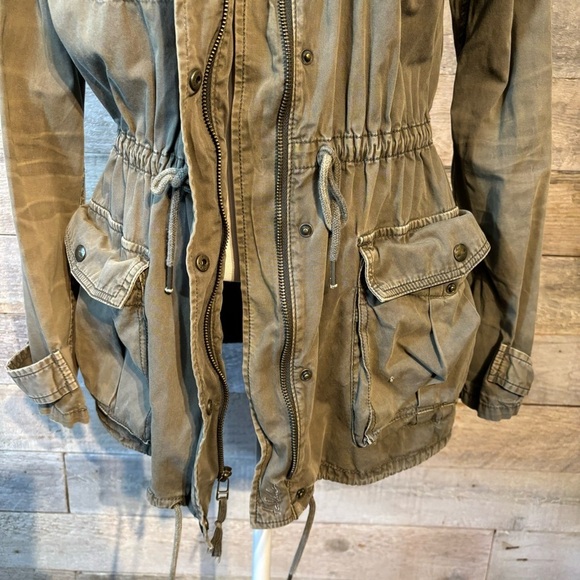 Aritzia Talula women’s olive green trooper  jacket in size‎ small - Picture 8 of 12